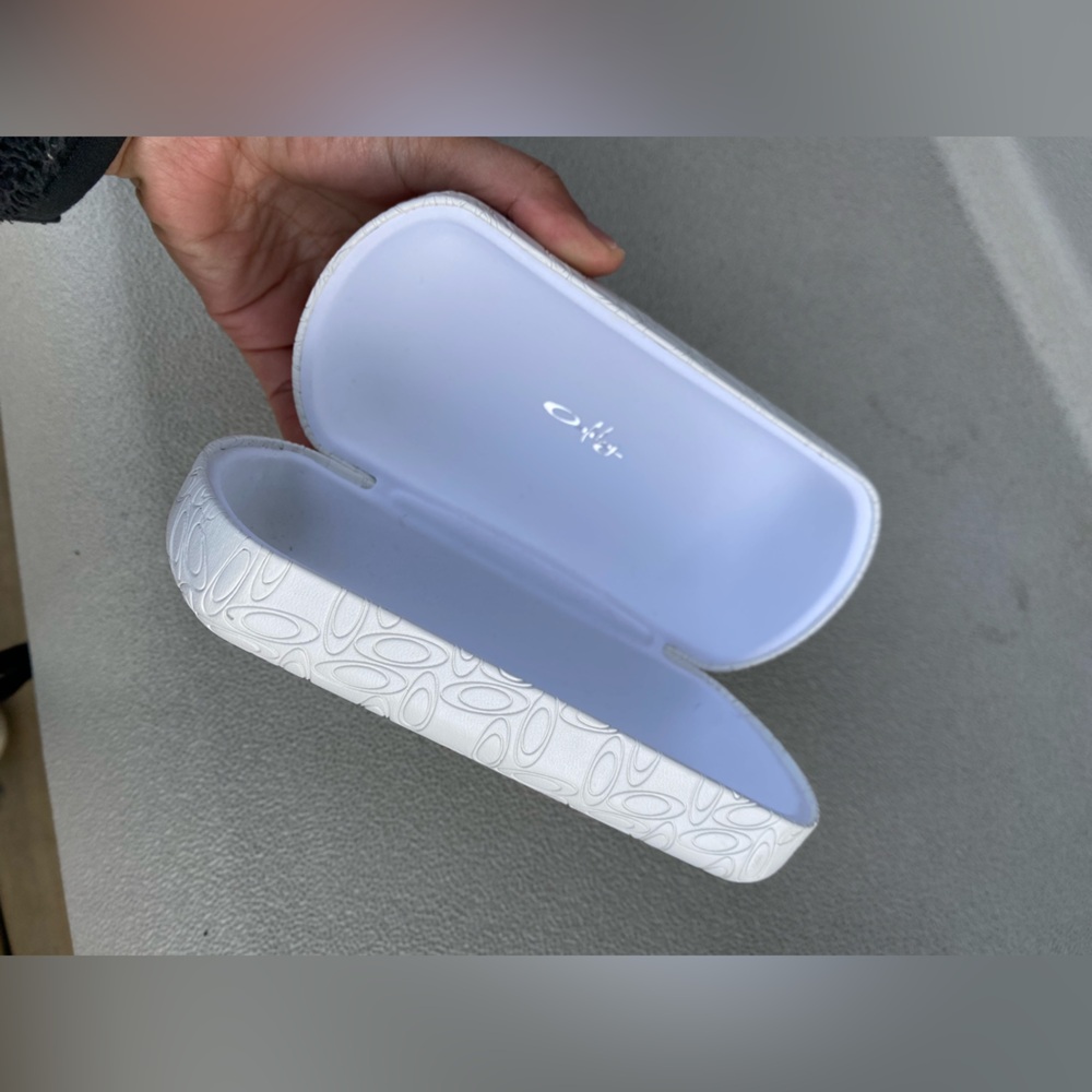 OAKLEY White SIGNATURE Glasses or Sunglasses Case Hard Case